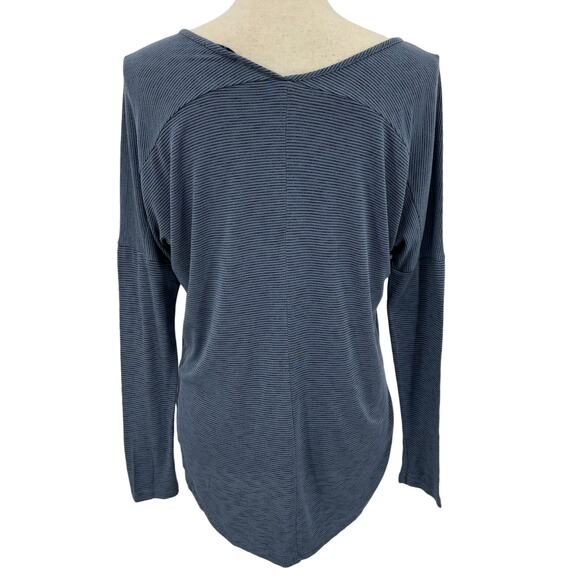 Soprano Women's Blue Striped V-Neck Top Size S/M Layering - Picture 2 of 9